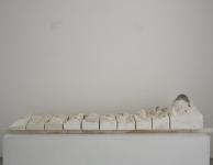 Sculpture en plâtre d\'un glacier en plusieurs tranches.